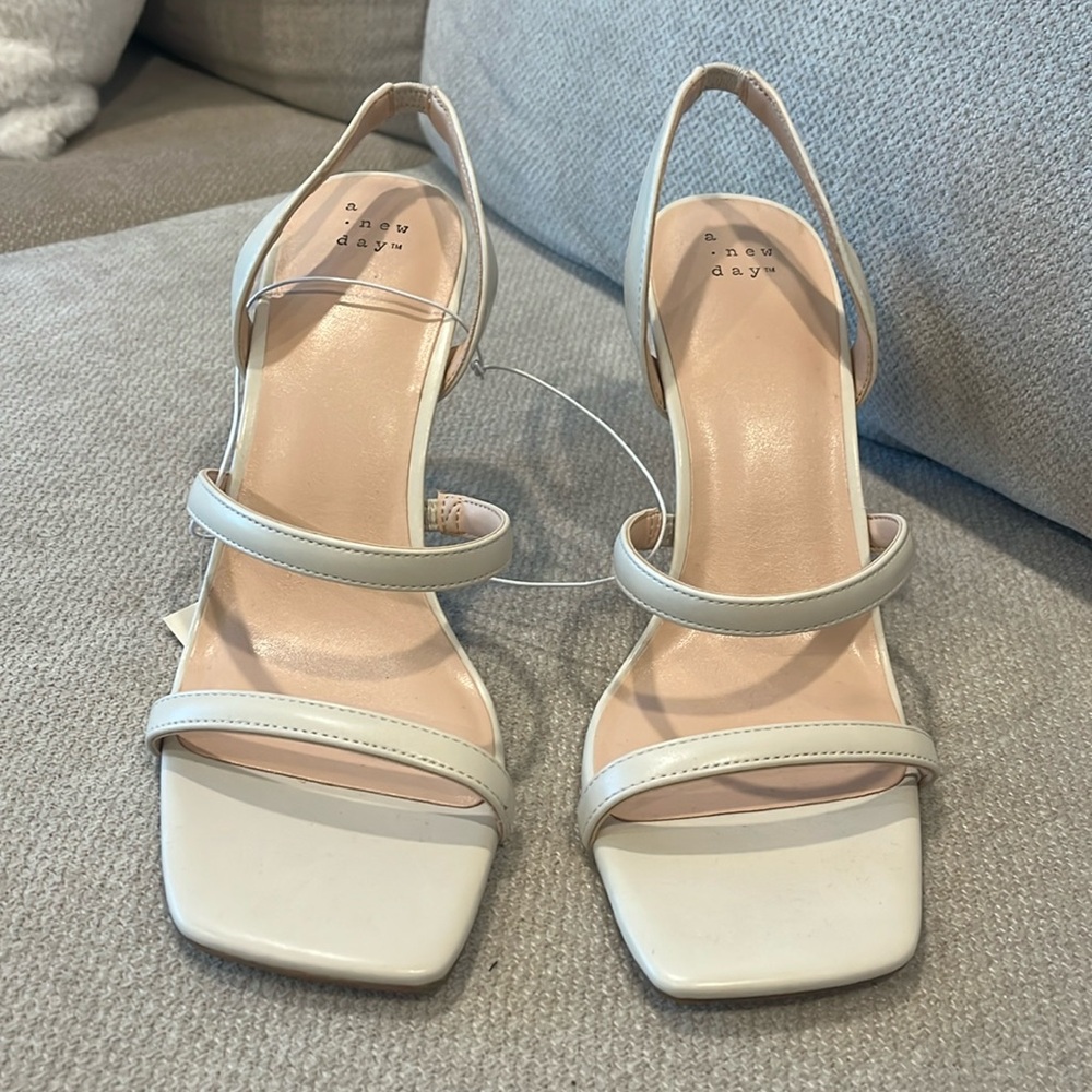 NWTS heels sandal two strap square toe